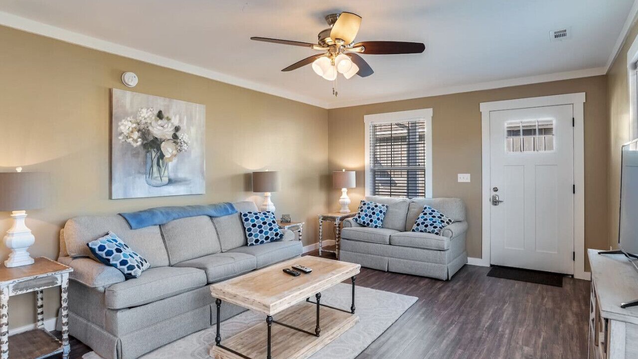 Photo of Livingroom in Fairview