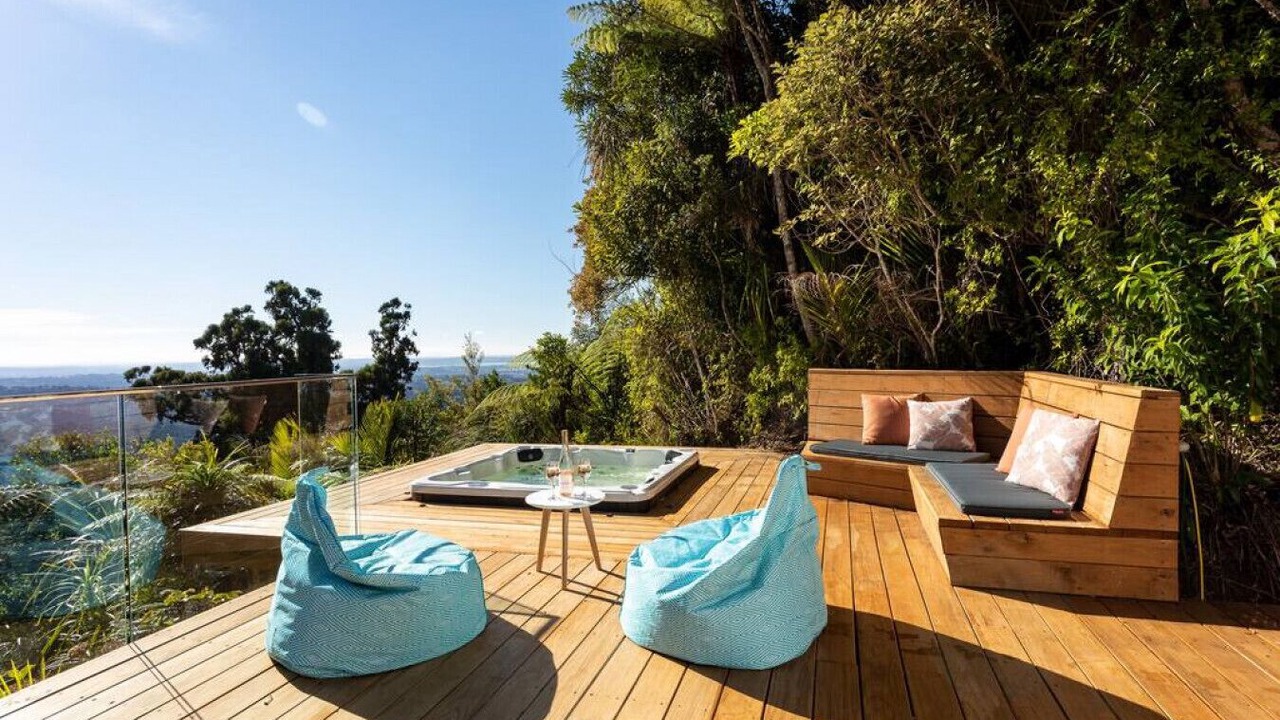 Photo of Patio Balcony in Waiatarua