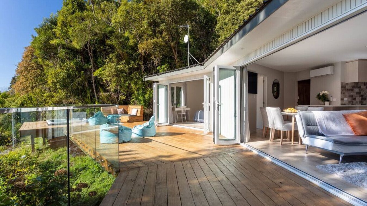Photo of Patio Balcony in Waiatarua