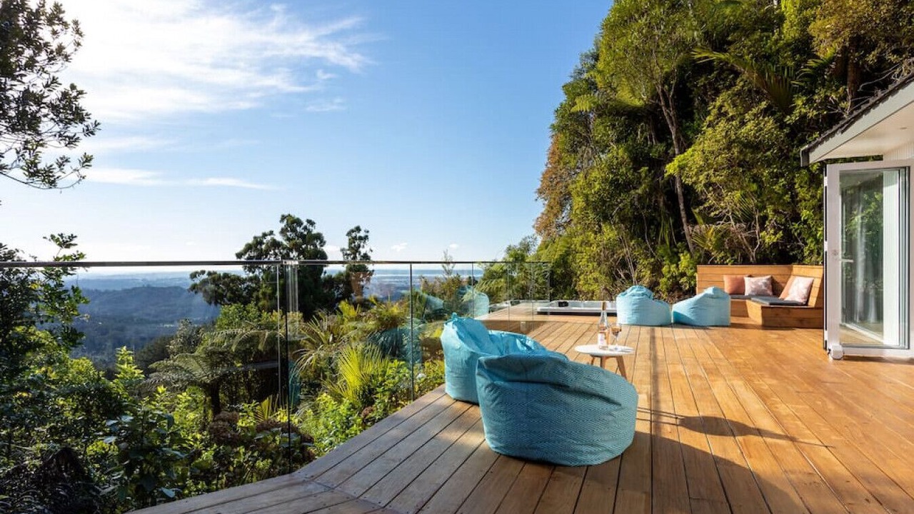 Photo of Patio Balcony in Waiatarua