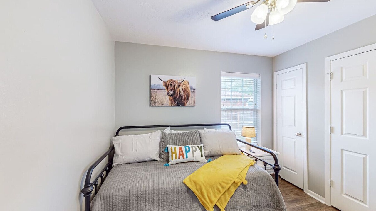 Photo of Bedroom in College Hills Estates