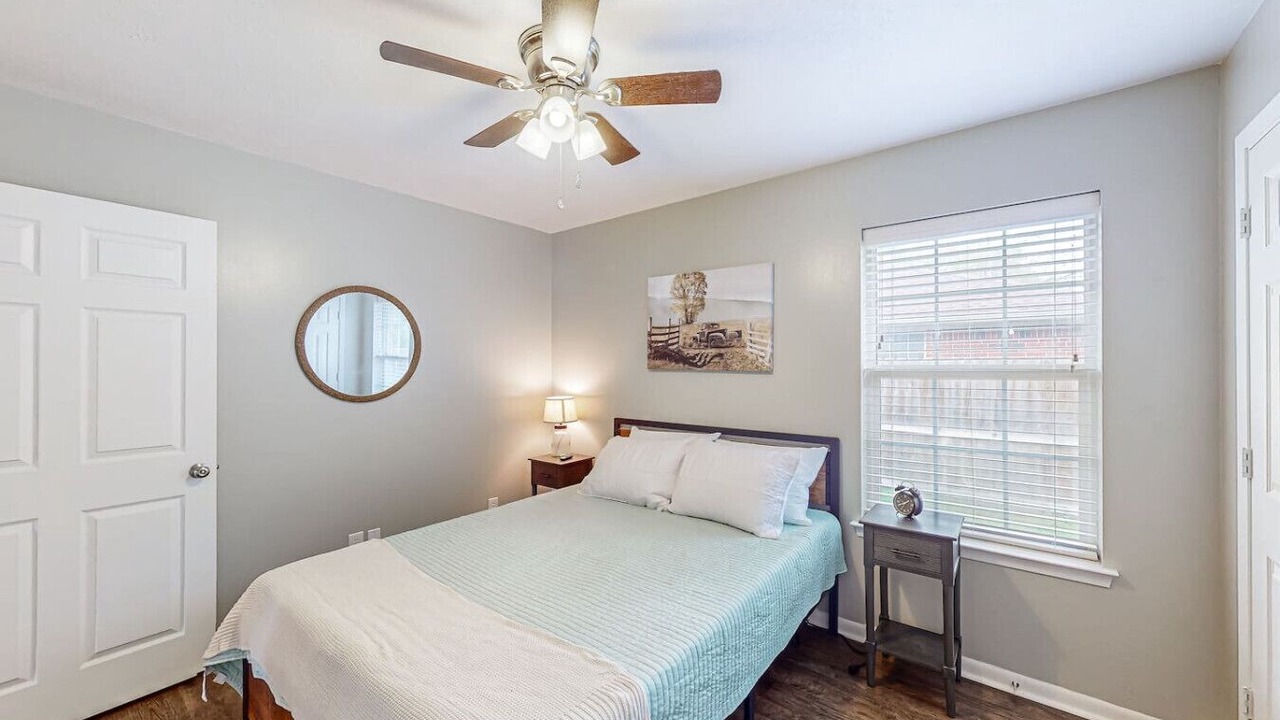 Photo of Bedroom in College Hills Estates