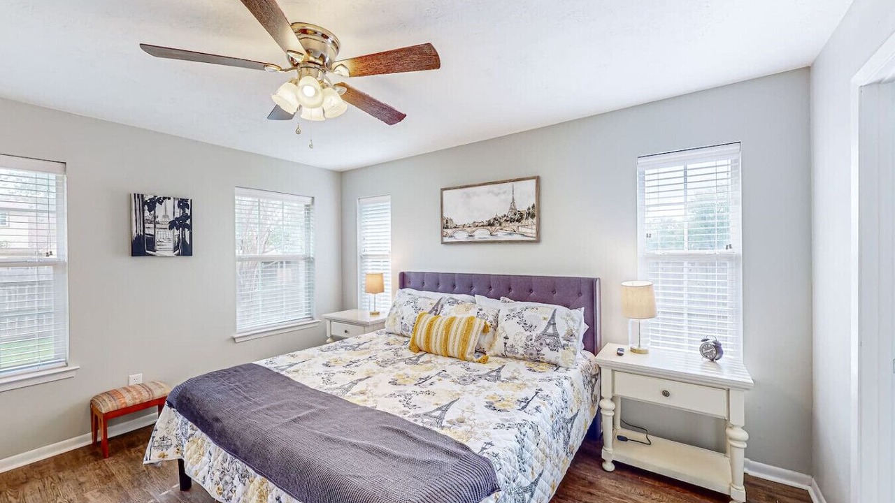 Photo of Bedroom in College Hills Estates