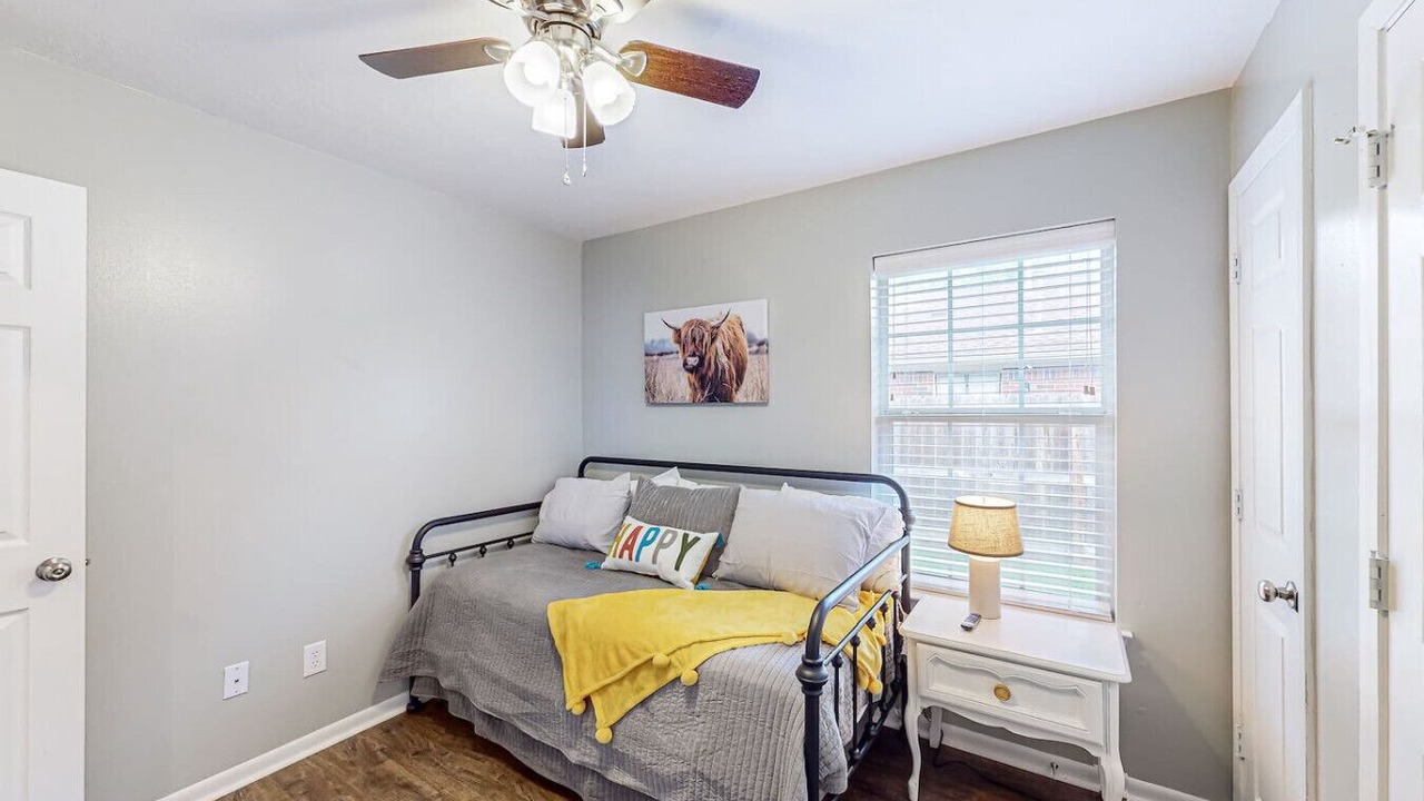 Photo of Bedroom in College Hills Estates