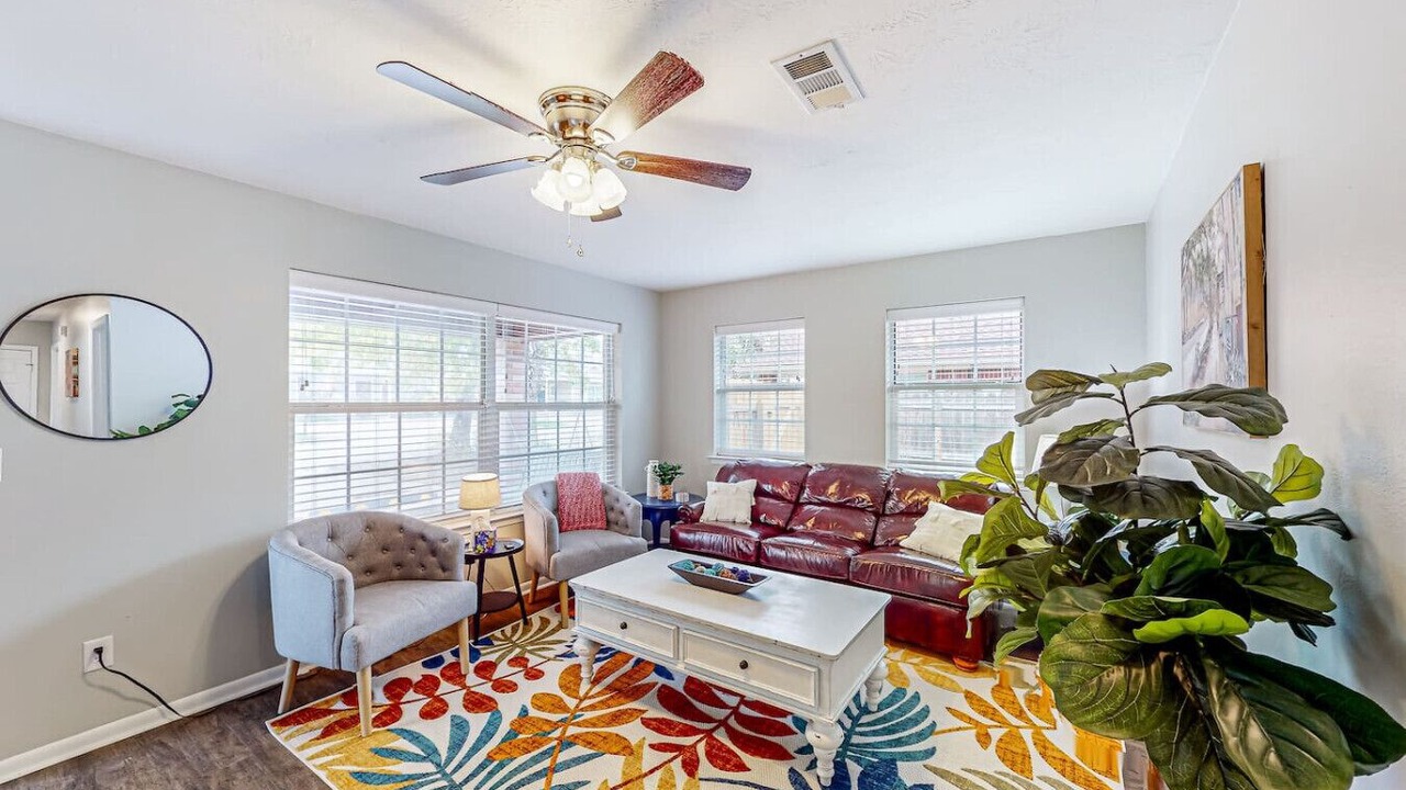 Photo of Livingroom in College Hills Estates