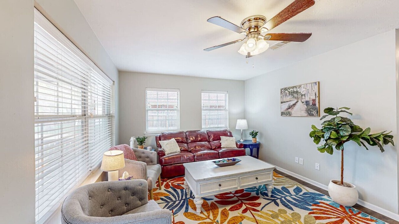 Photo of Livingroom in College Hills Estates