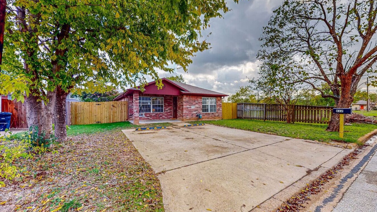Photo of Outdoor in College Hills Estates
