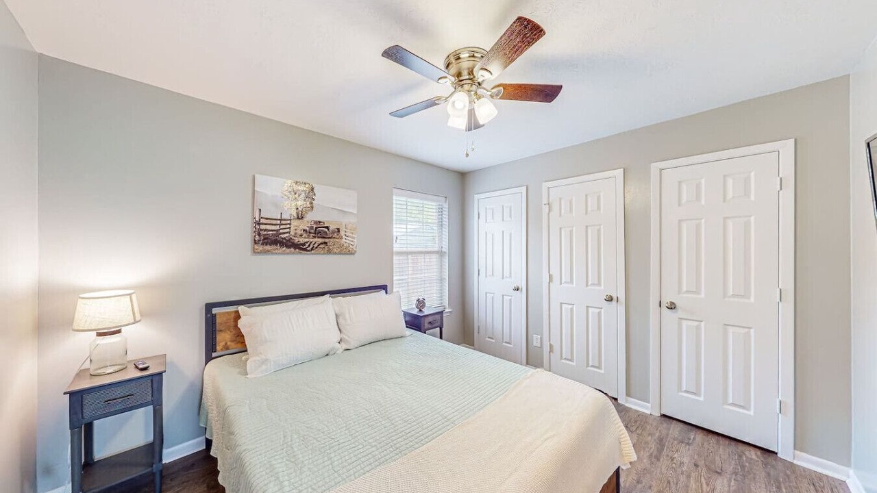 Photo of Bedroom in College Hills Estates