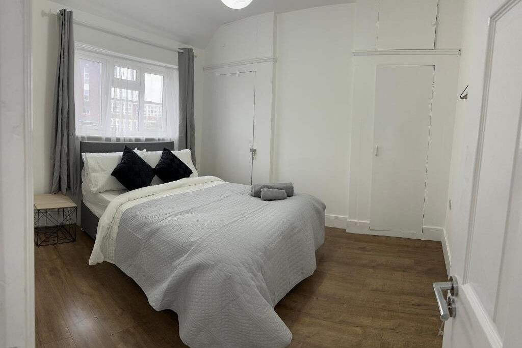 Photo of Bedroom in Brent