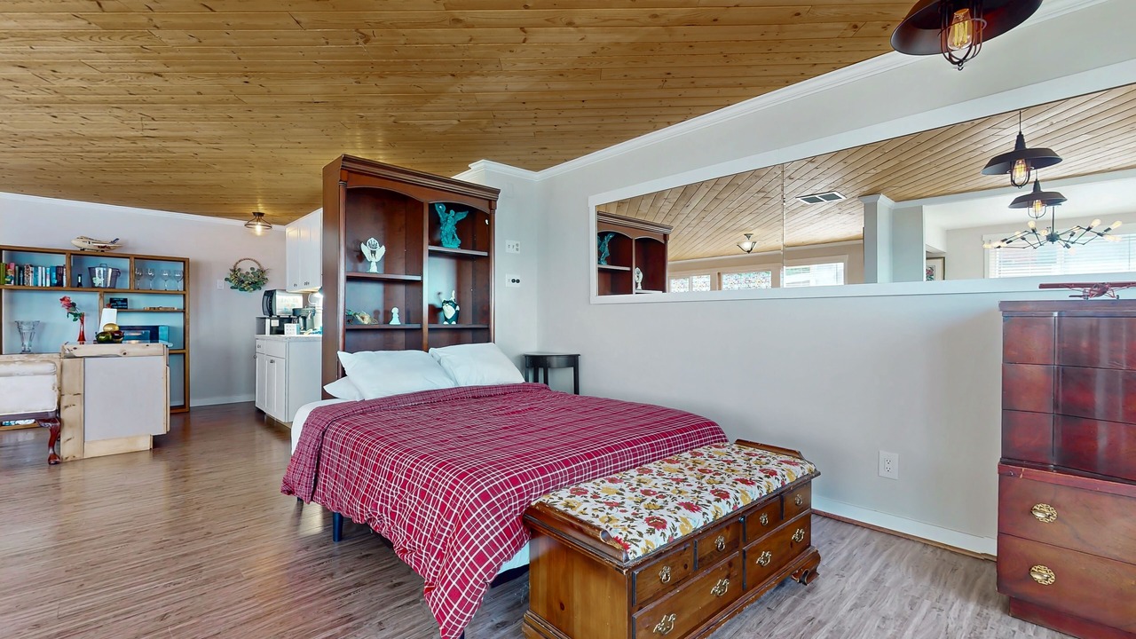 Photo of Bedroom in Clinton
