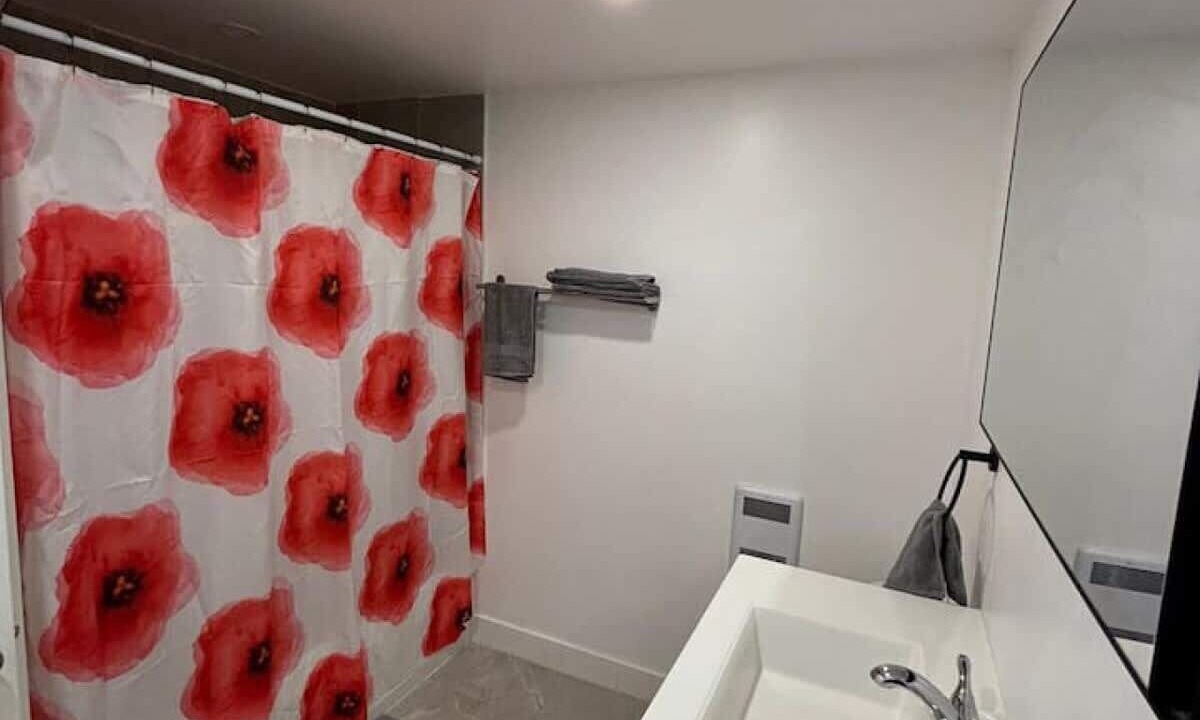 Photo of Bathroom in Cote-Des-Neiges—Notre-Dame-De-Grace