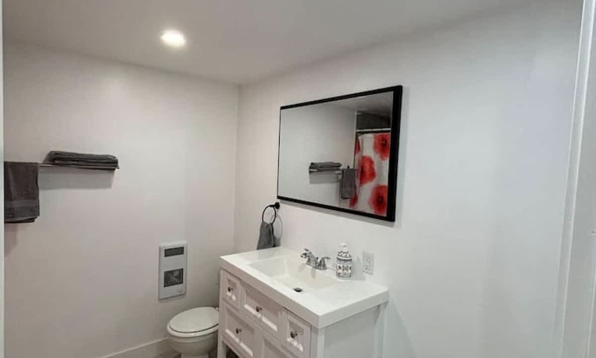 Photo of Bathroom in Cote-Des-Neiges—Notre-Dame-De-Grace