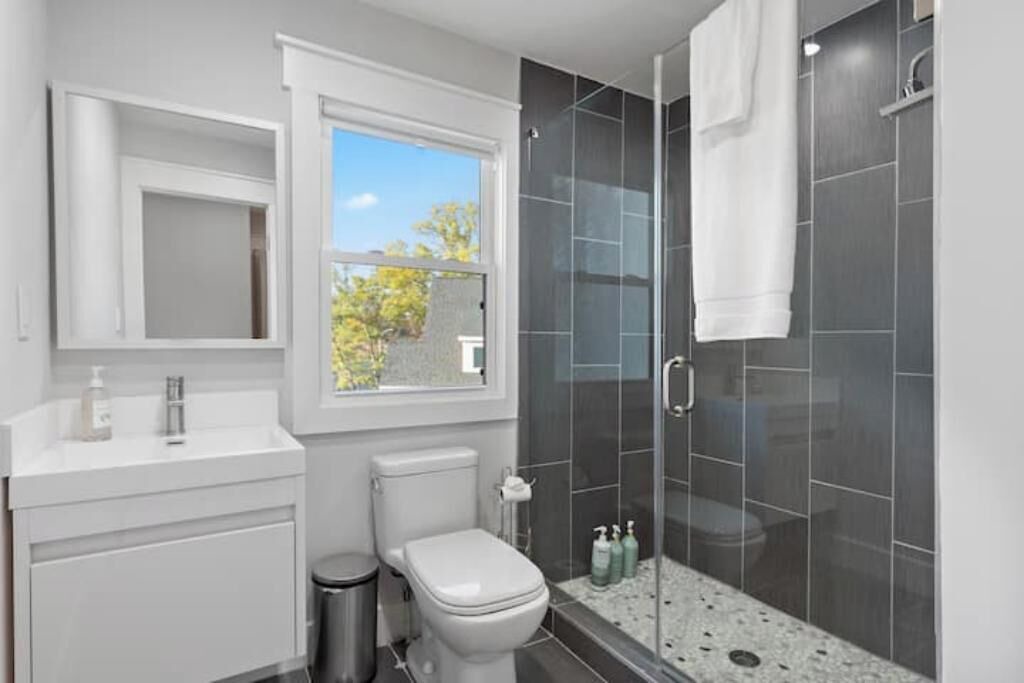 Photo of Bathroom in Arlington Ridge