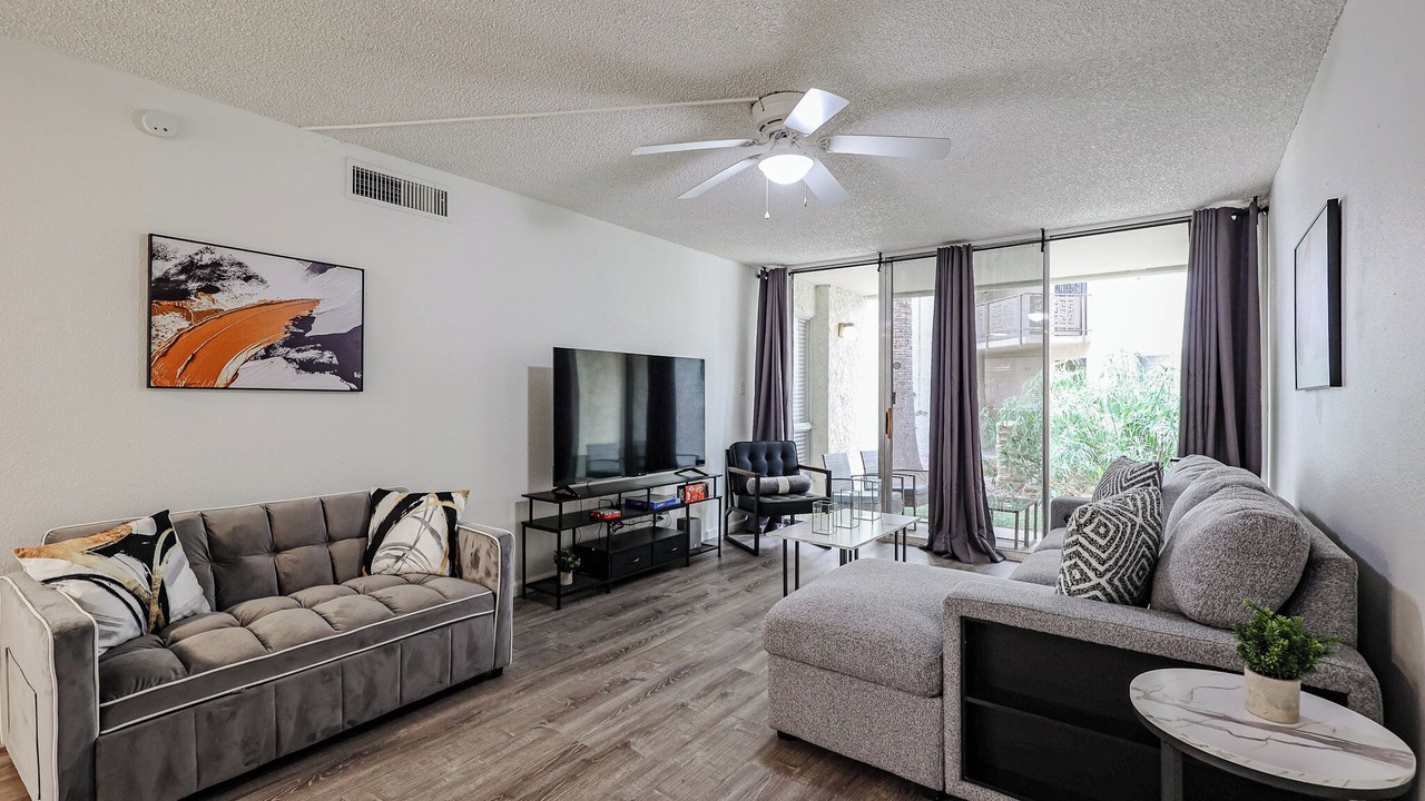 Photo of Livingroom in Entertainment District