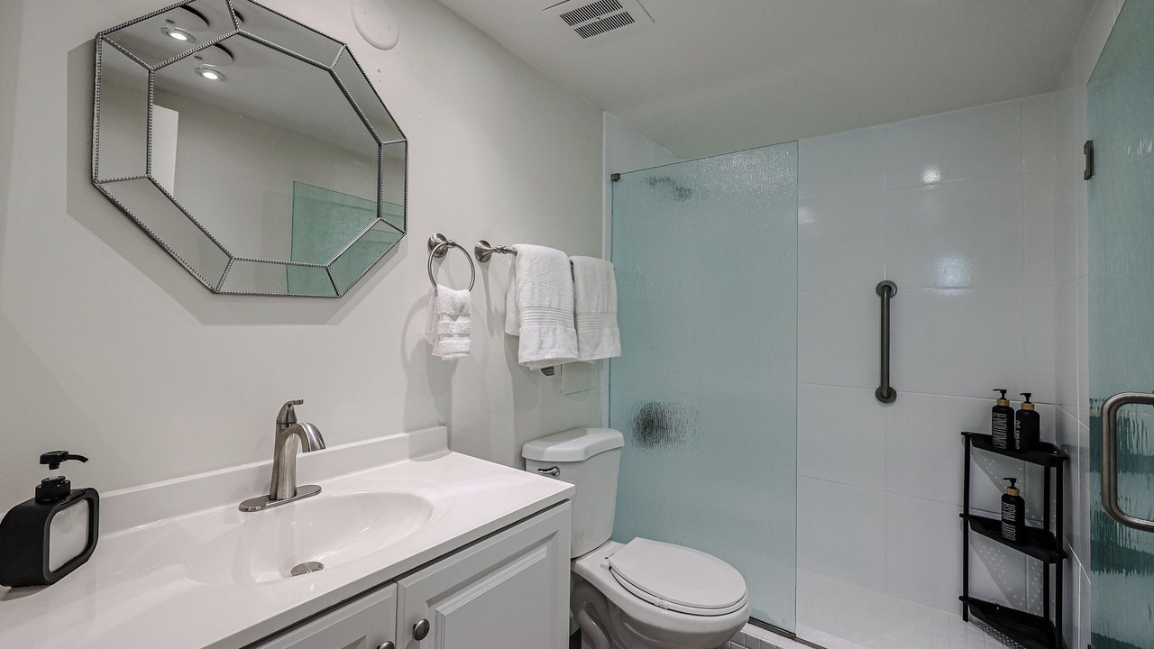Photo of Bathroom in Entertainment District