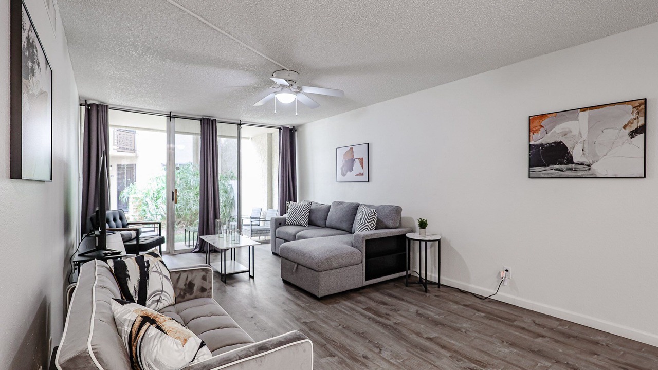 Photo of Livingroom in Entertainment District