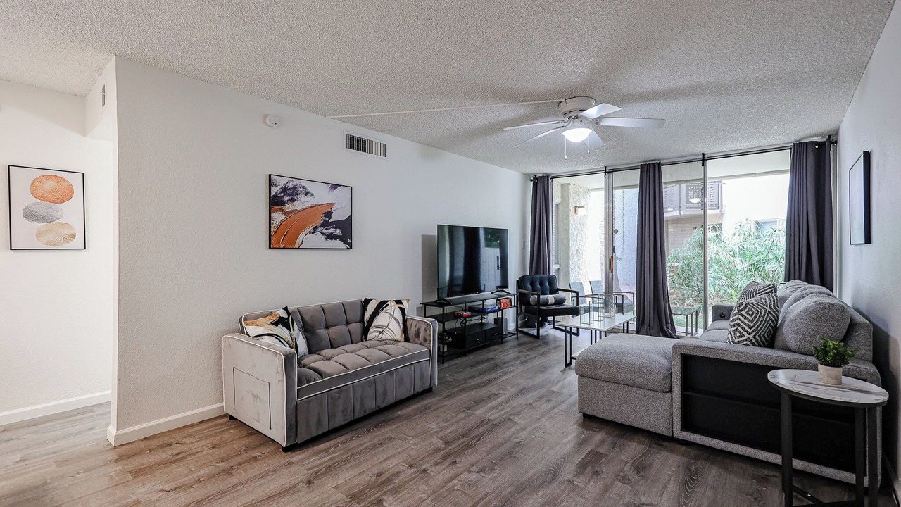 Photo of Livingroom in Entertainment District