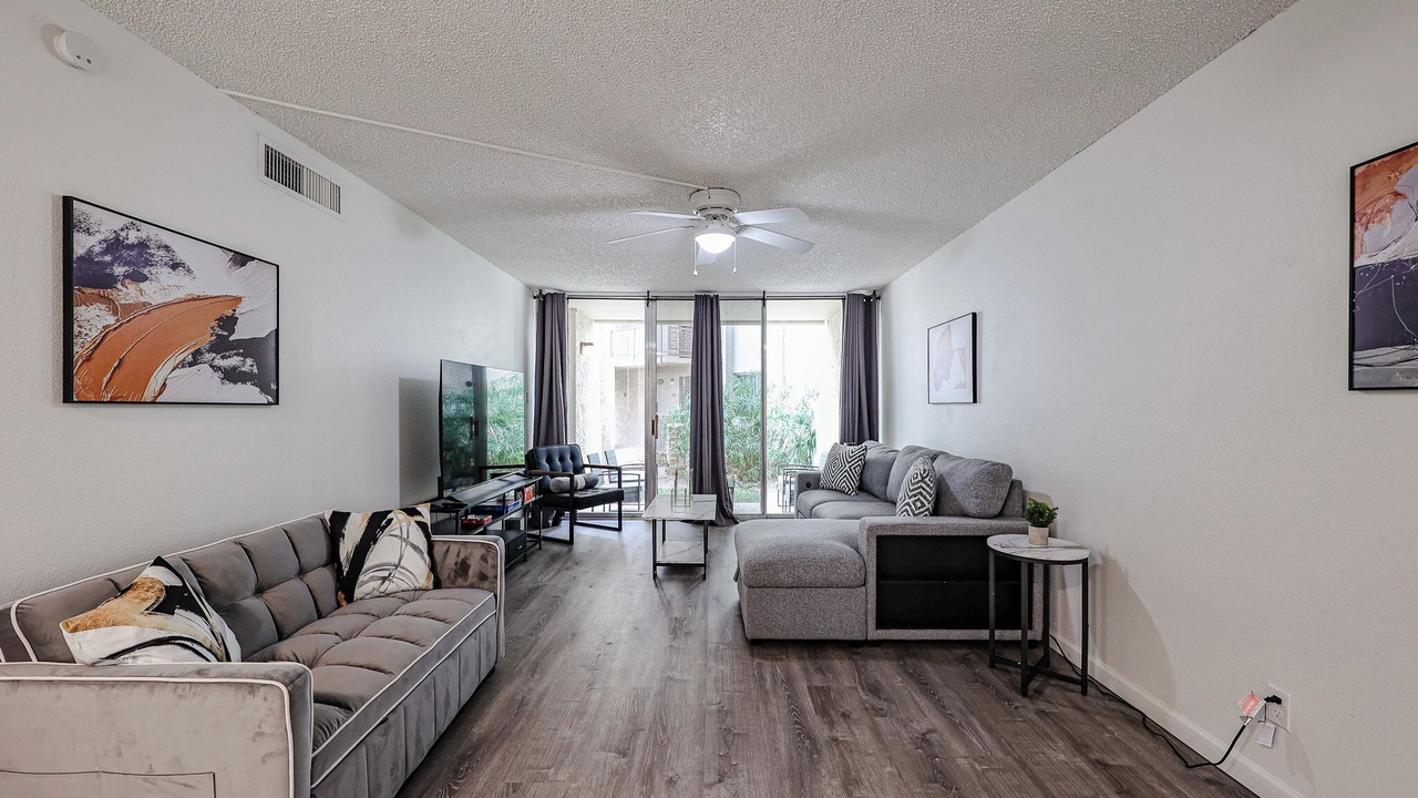 Photo of Livingroom in Entertainment District
