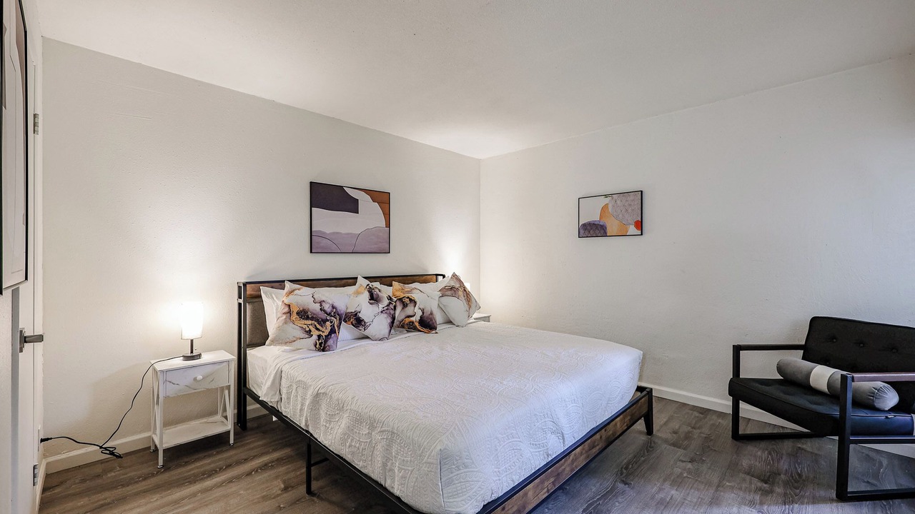 Photo of Bedroom in Entertainment District
