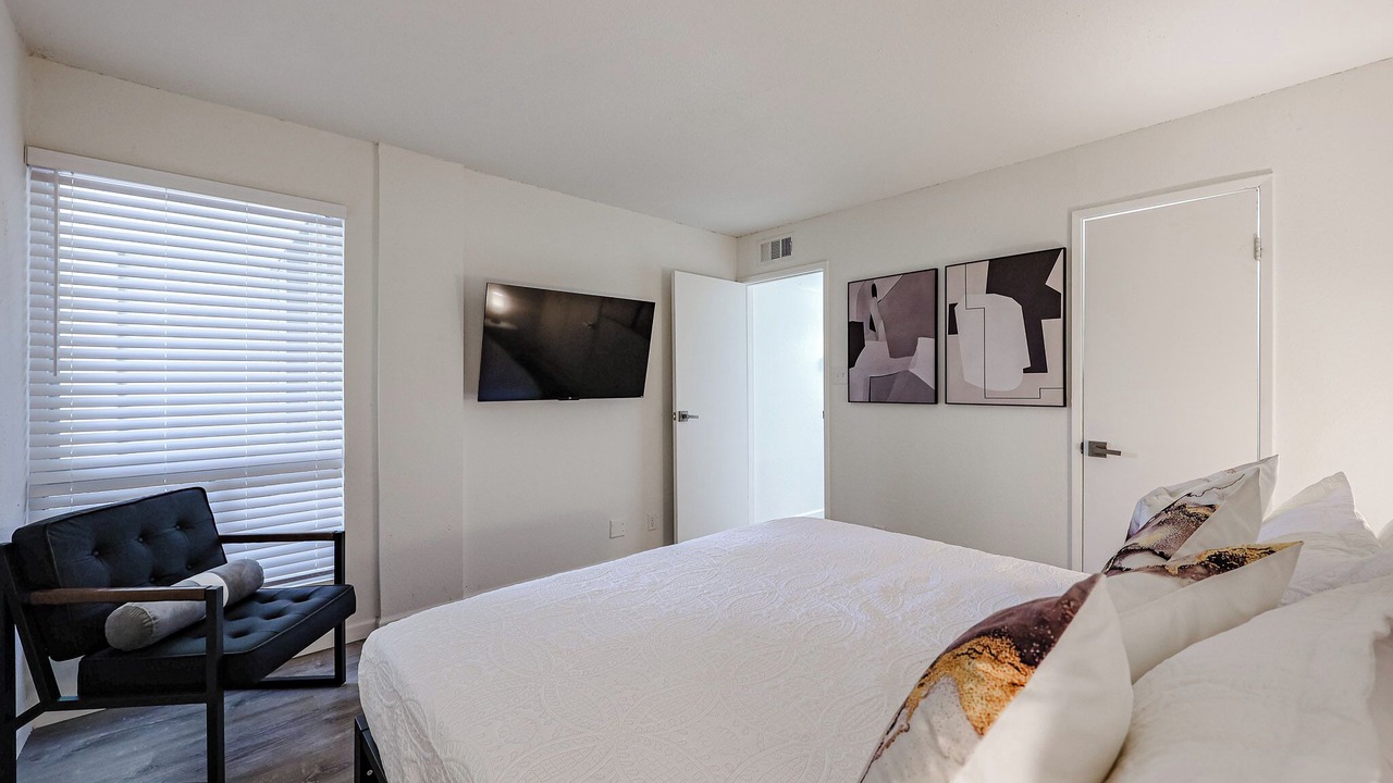 Photo of Bedroom in Entertainment District