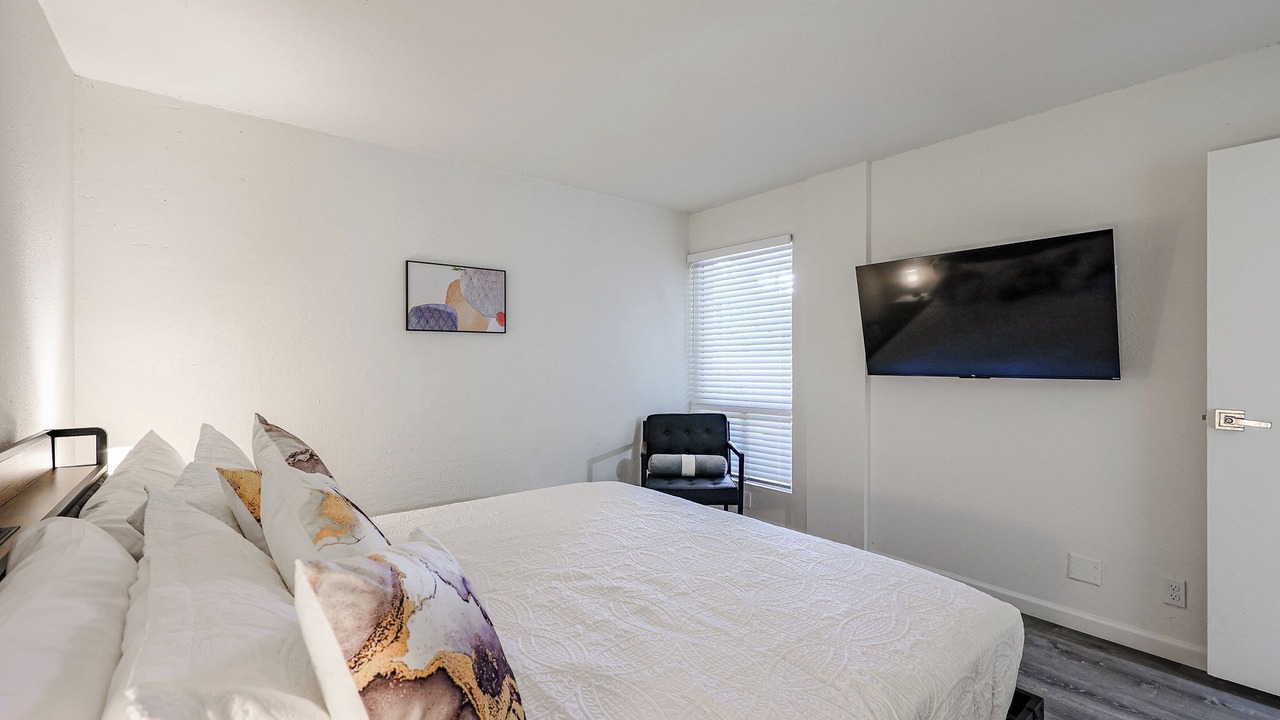 Photo of Bedroom in Entertainment District
