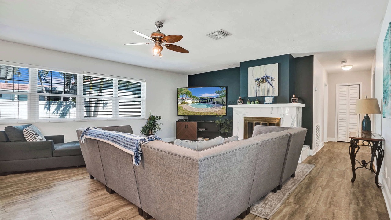 Photo of Livingroom in Santa Barbara Estates
