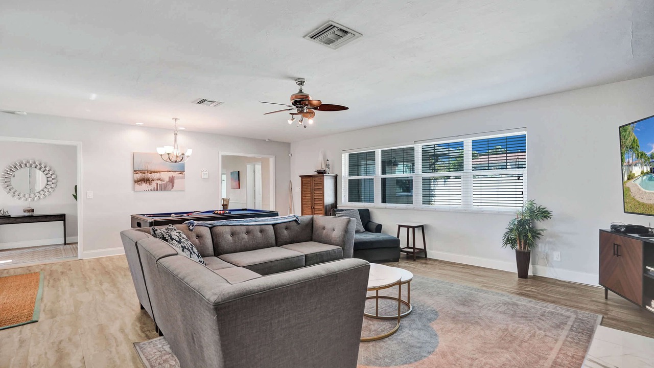 Photo of Livingroom in Santa Barbara Estates