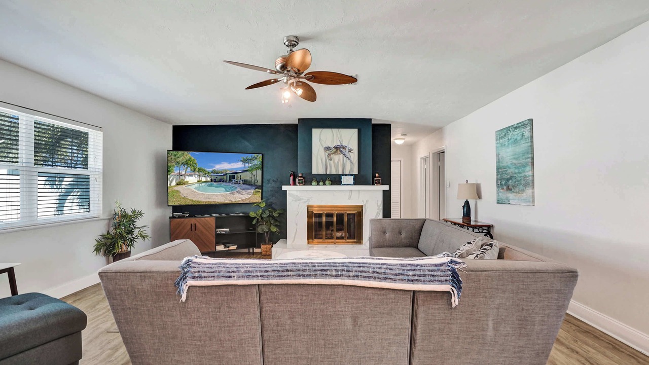 Photo of Livingroom in Santa Barbara Estates