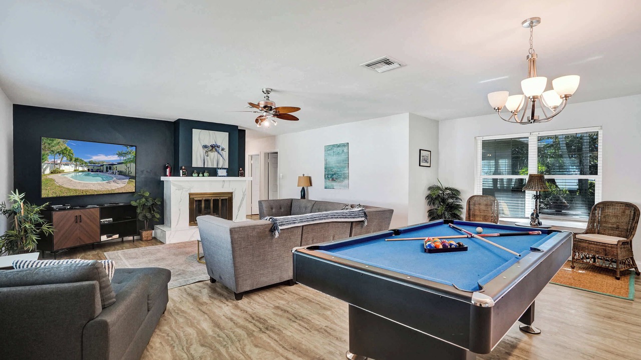 Photo of Livingroom in Santa Barbara Estates