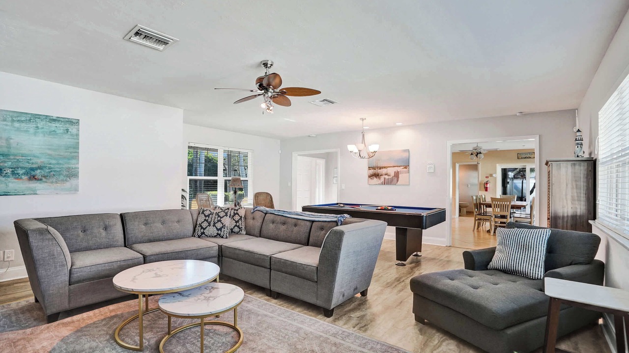 Photo of Livingroom in Santa Barbara Estates