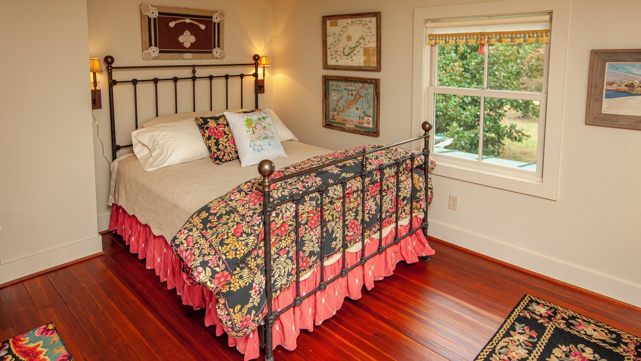 Photo of Bedroom in Roseland