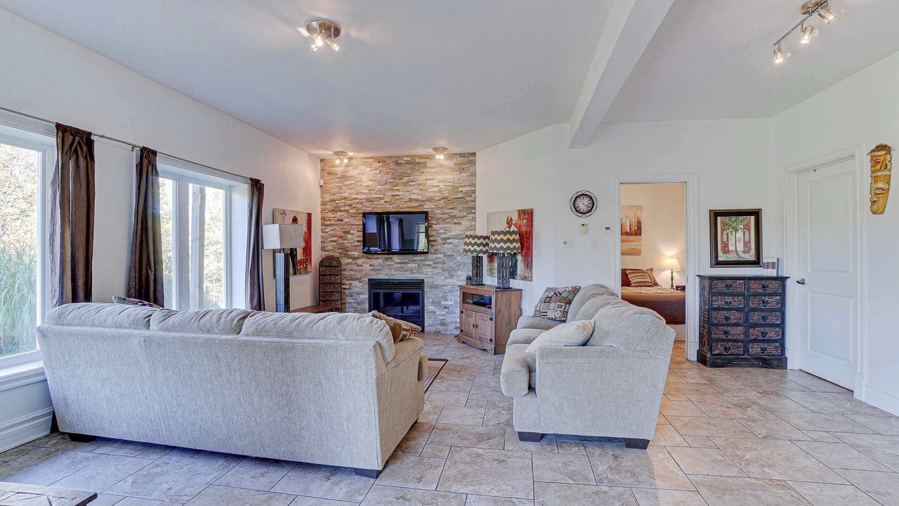 Photo of Livingroom in Prevost