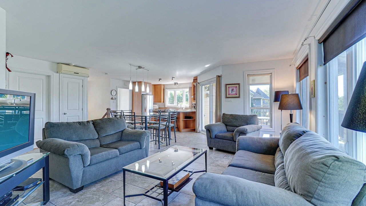 Photo of Livingroom in Prevost