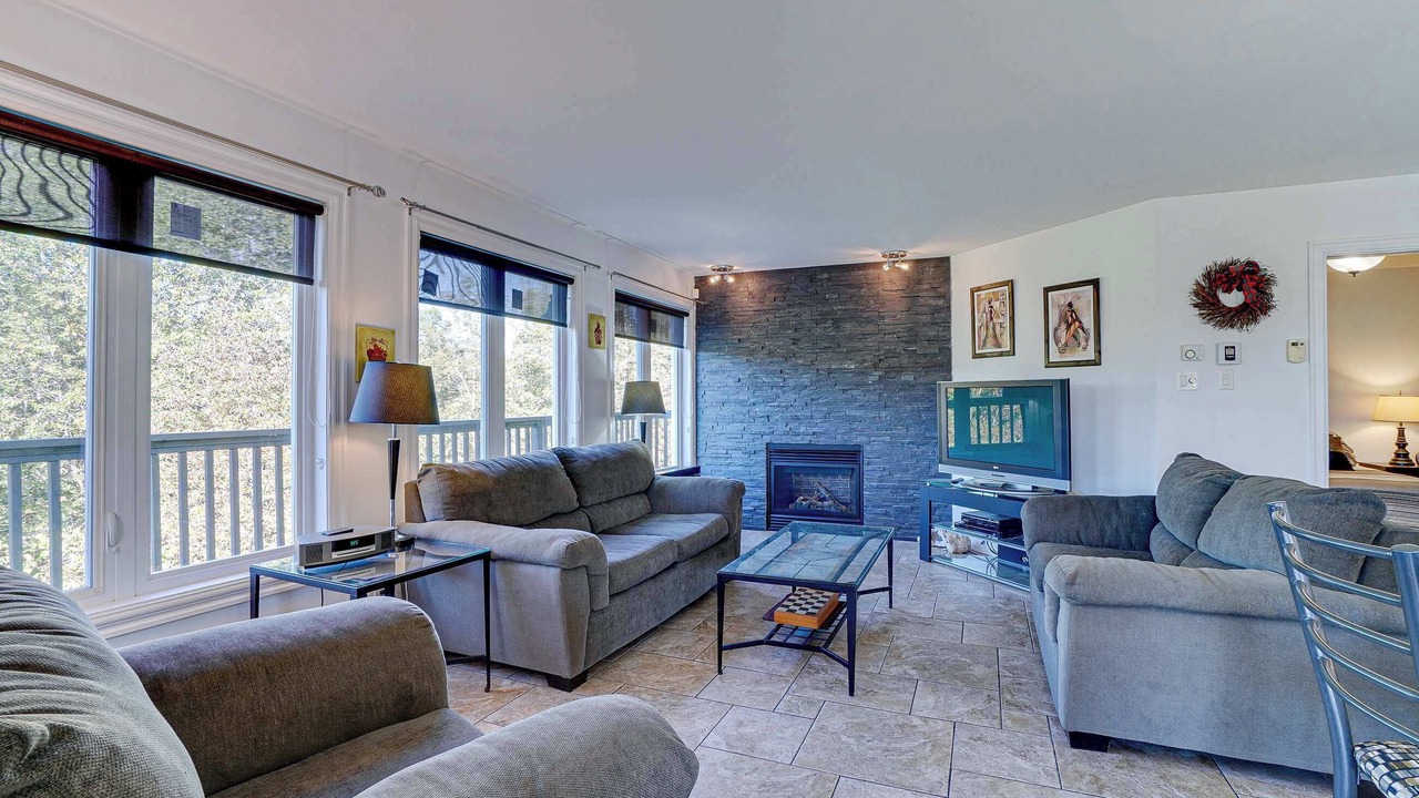 Photo of Livingroom in Prevost