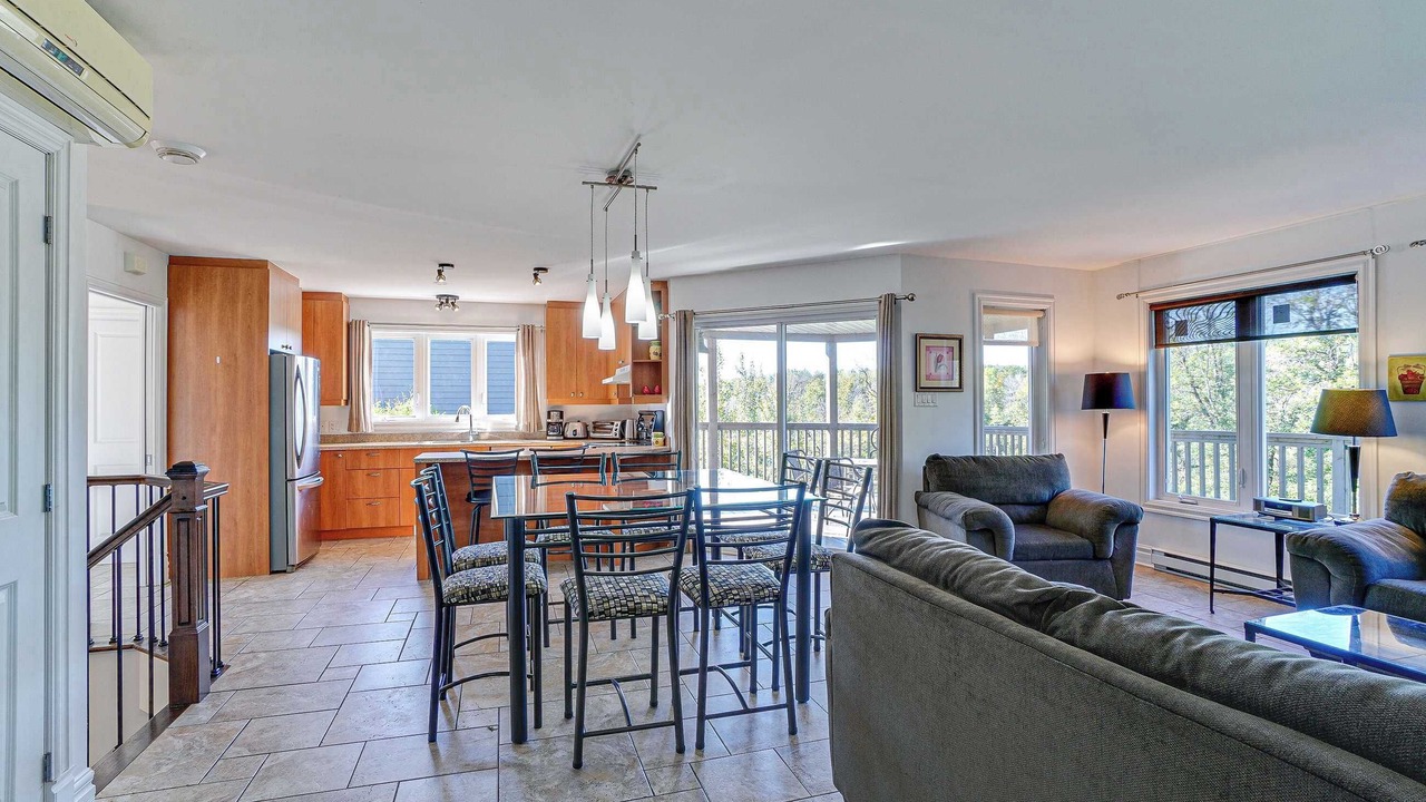Photo of Livingroom in Prevost