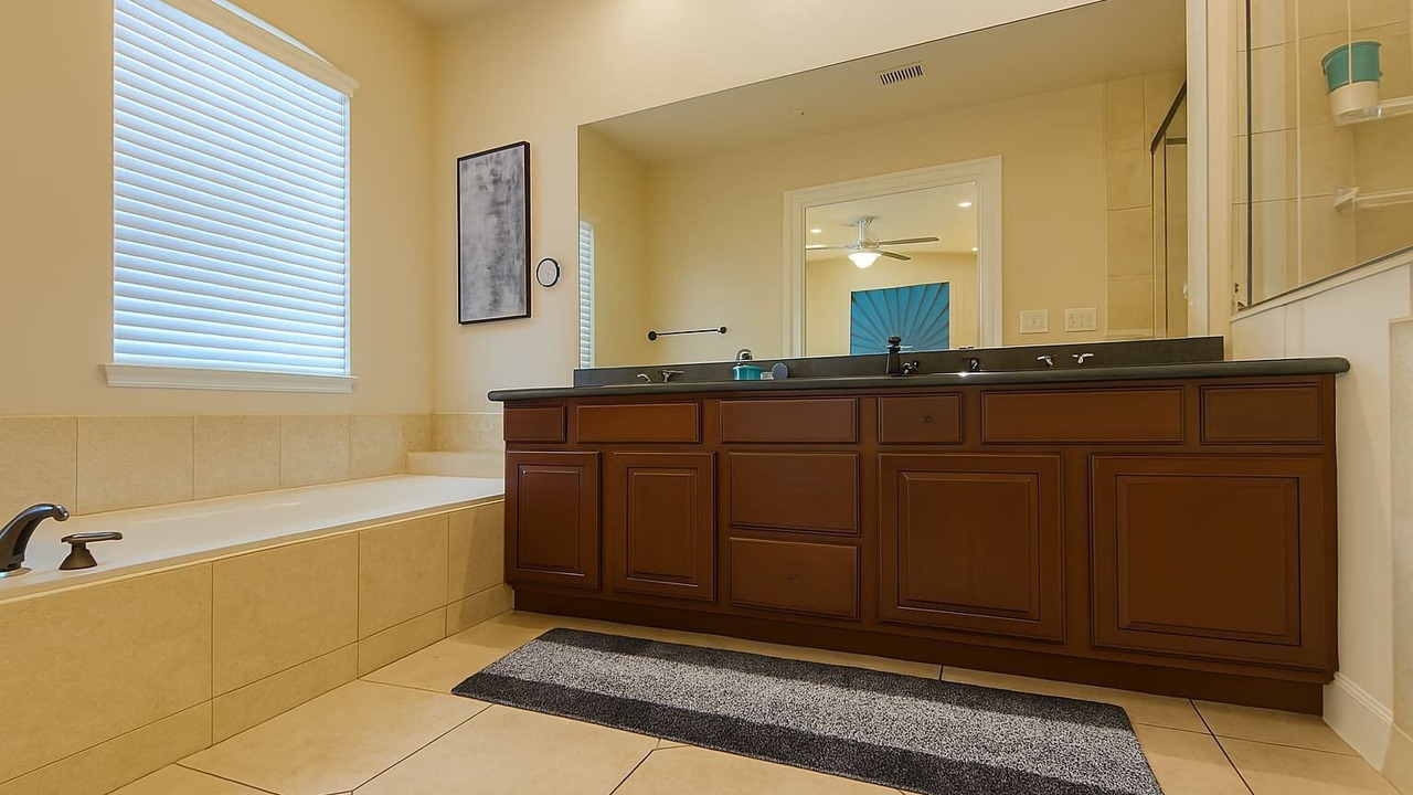 Photo of Bathroom in Woodlake - Briar Meadow