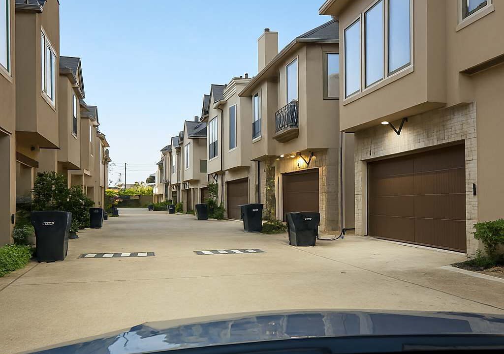 Photo of Outdoor in Woodlake - Briar Meadow