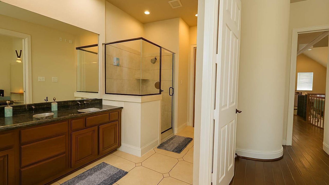 Photo of Bathroom in Woodlake - Briar Meadow