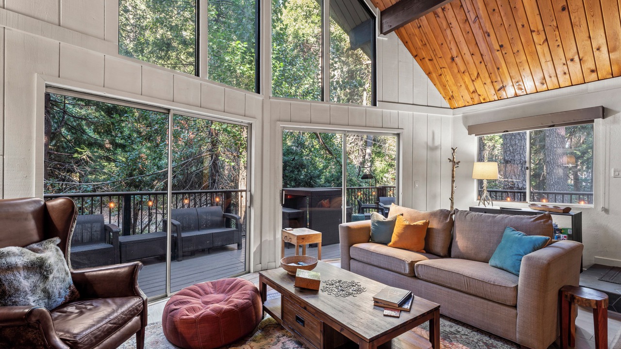 Photo of Livingroom in Arrowhead Villas