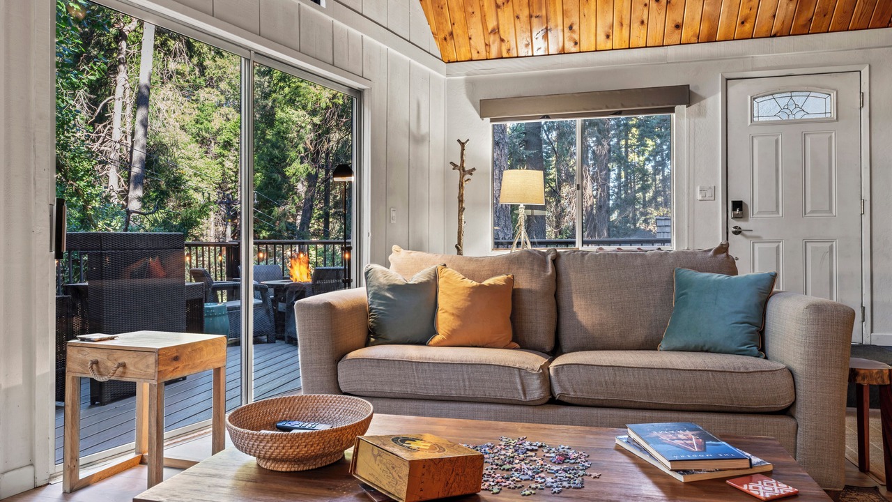 Photo of Livingroom in Arrowhead Villas