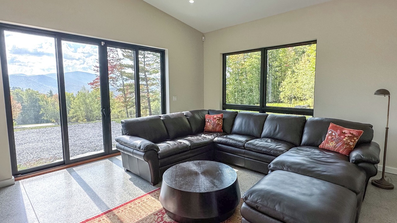 Photo of Livingroom in Warren
