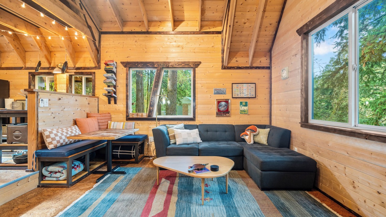 Photo of Livingroom in Gold Bar