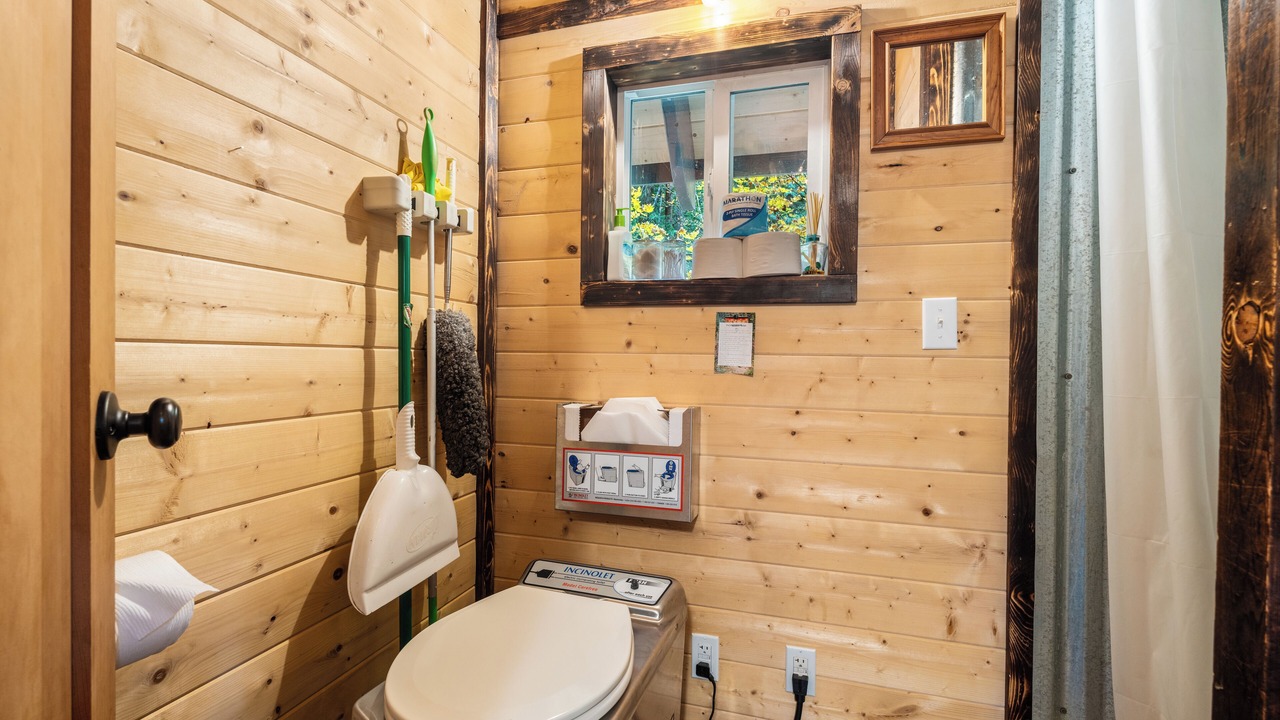 Photo of Bathroom in Gold Bar