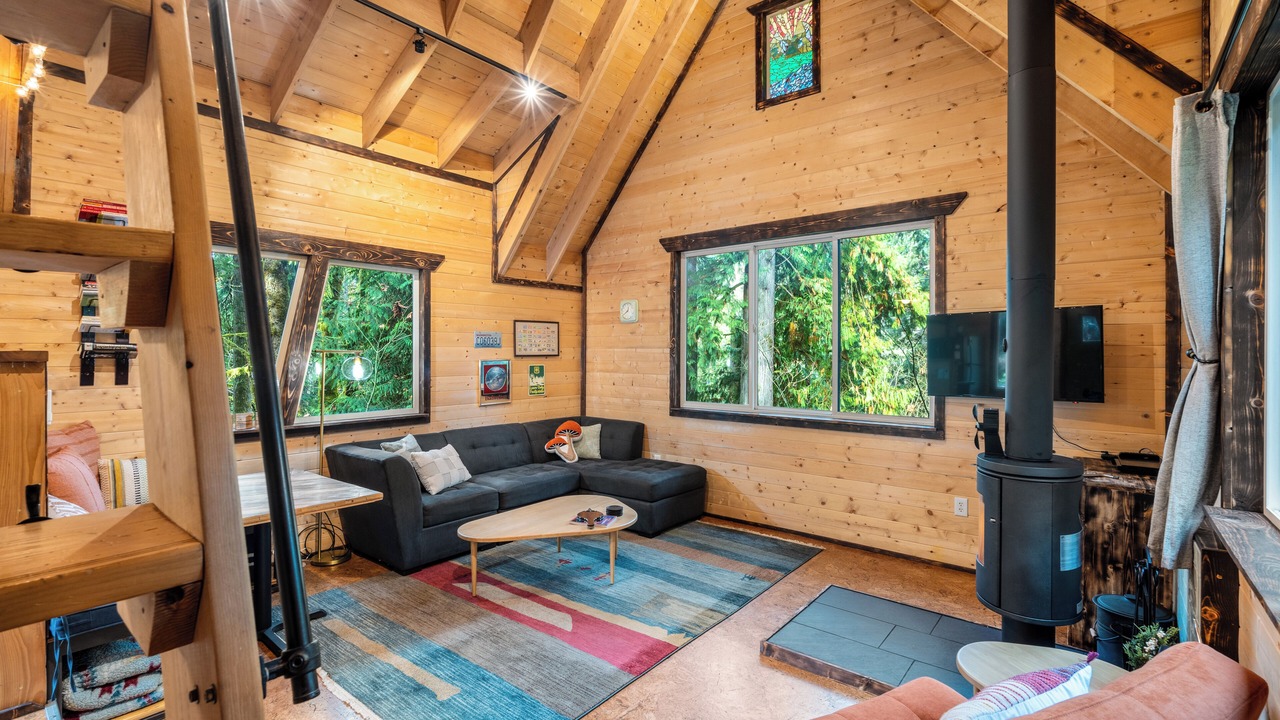 Photo of Livingroom in Gold Bar