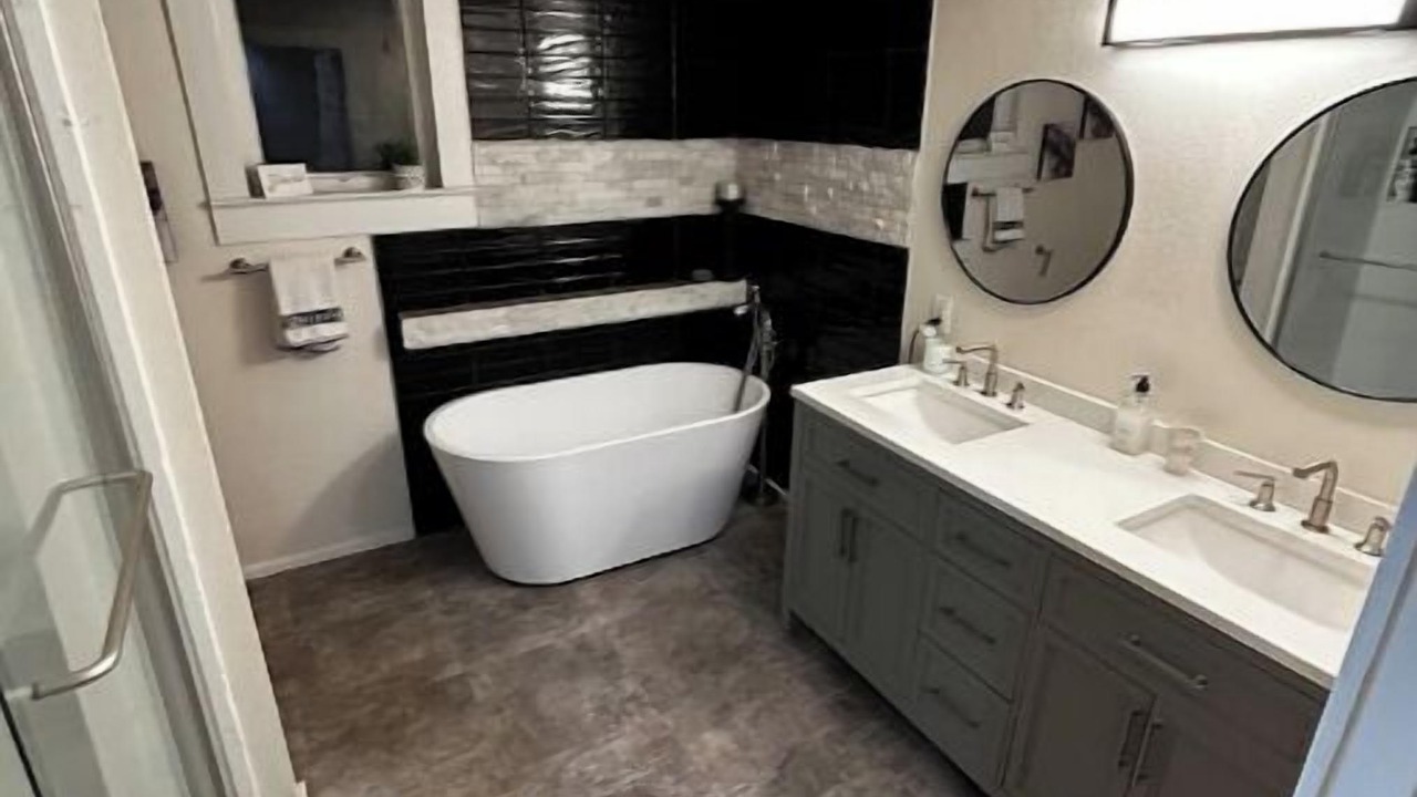 Photo of Bathroom in Mena