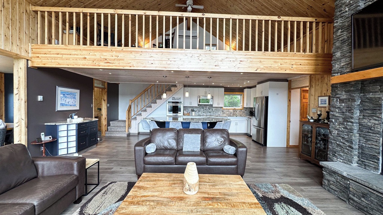 Photo of Livingroom in Falcon Lake