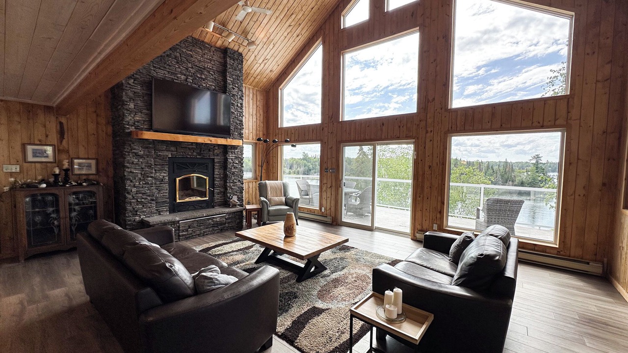 Photo of Livingroom in Falcon Lake