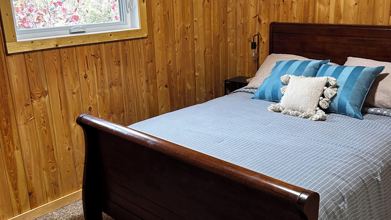 Photo of Bedroom in Falcon Lake