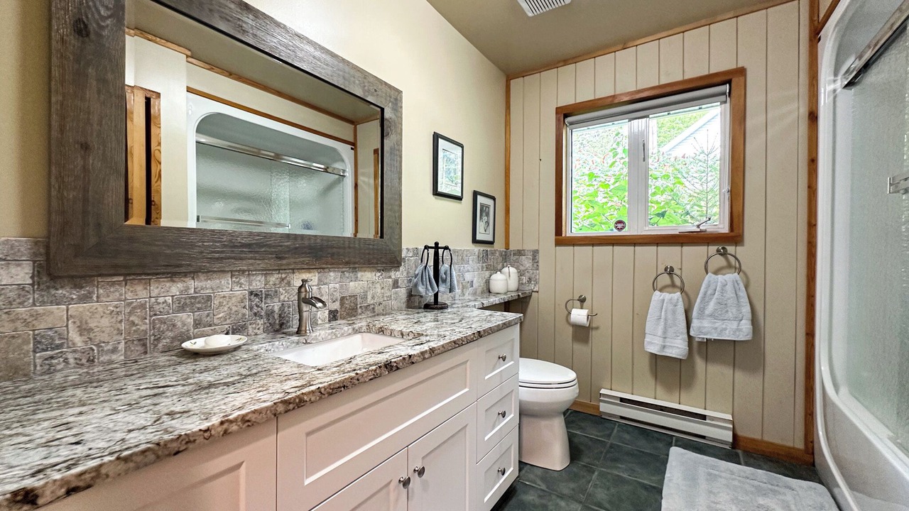 Photo of Bathroom in Falcon Lake