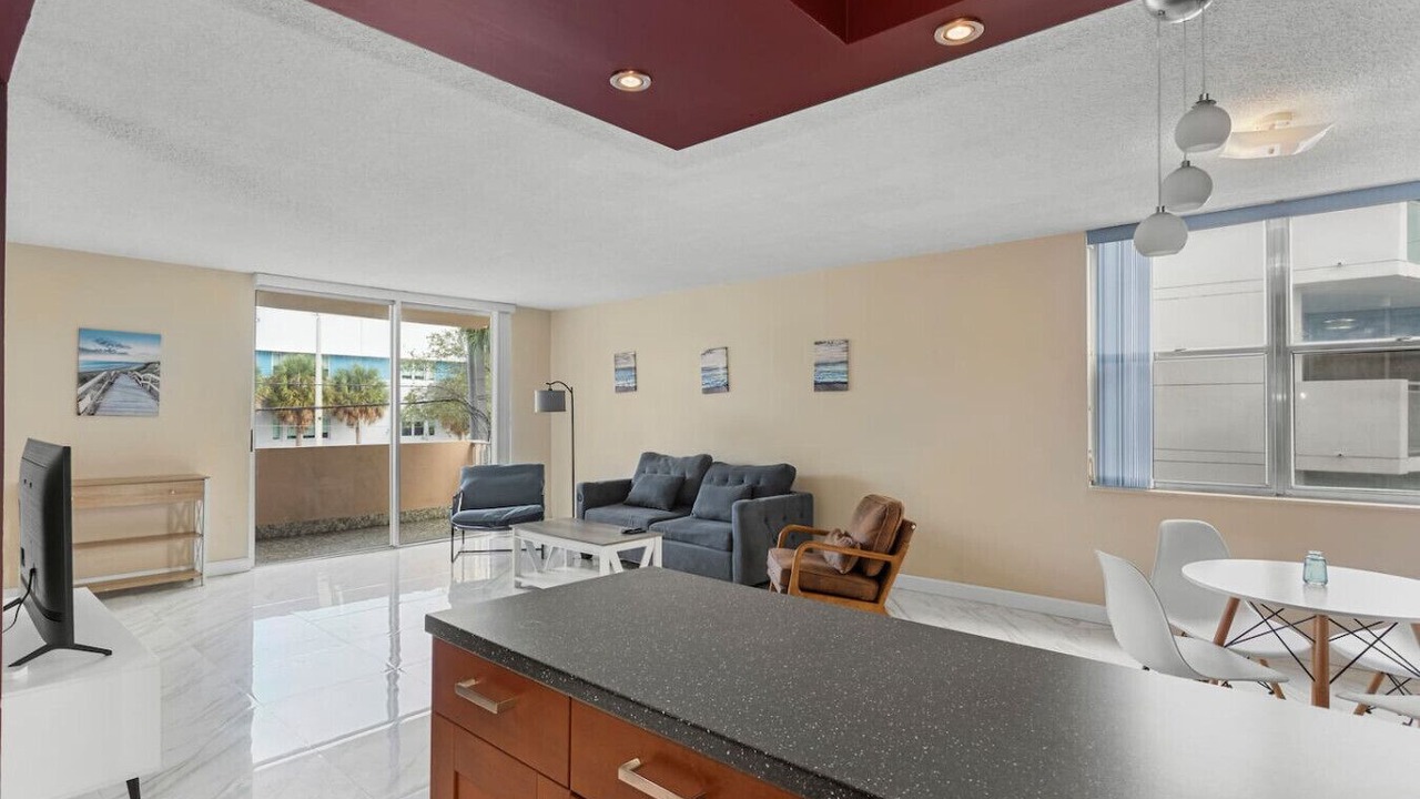 Photo of Livingroom in Bay Harbor Islands